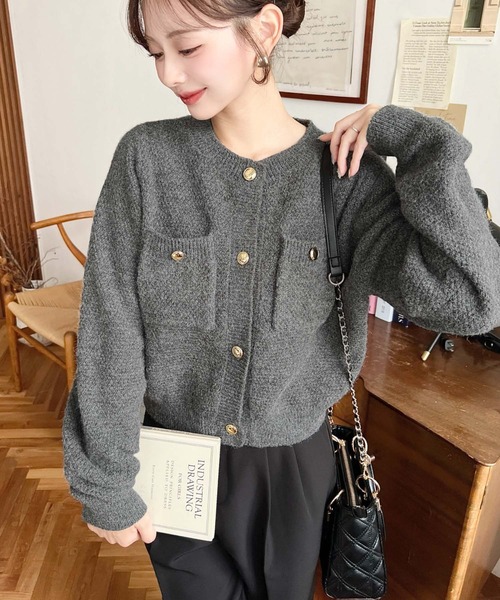 moment+(モーメントプラス)の「Wポケット金ボタンニットカーディガン(カーディガン/ボレロ・レディース・レッド/チャコールグレー/ブラック/アイボリー・L/M)」の12枚目の写真