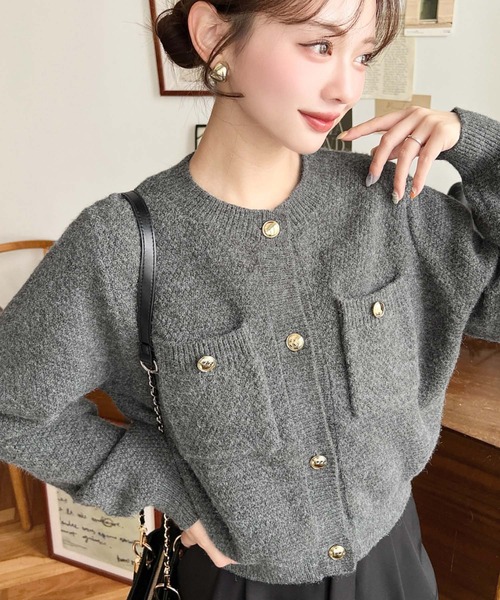 moment+(モーメントプラス)の「Wポケット金ボタンニットカーディガン(カーディガン/ボレロ・レディース・レッド/チャコールグレー/ブラック/アイボリー・L/M)」の10枚目の写真