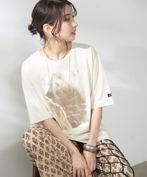 NUNIFE（ユニフィー）の「【NUNIFE/WEB限定】箔プリントBIGT（Tシャツ/カットソー・レディース・アイボリー/スミクロ/オフホワイト・FREE/SMALL/MEDIUM）」の3枚目の写真