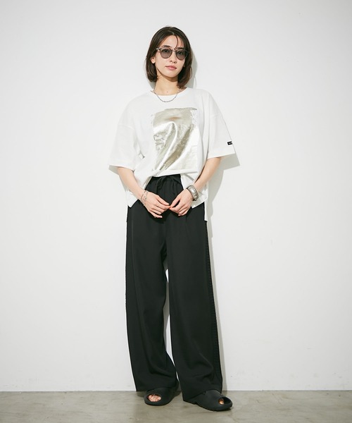 NUNIFE（ユニフィー）の「【NUNIFE/WEB限定】箔プリントBIGT（Tシャツ/カットソー・レディース・アイボリー/スミクロ/オフホワイト・FREE/SMALL/MEDIUM）」の15枚目の写真