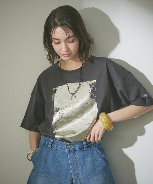 新品未使用タグ付き　箔プリントデザインカットソー　ネイビー色　20,900円 VIS(ビス) / グラフィック＆箔プリントアソートTシャツ