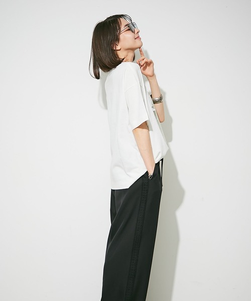 NUNIFE（ユニフィー）の「【NUNIFE/WEB限定】箔プリントBIGT（Tシャツ/カットソー・レディース・アイボリー/スミクロ/オフホワイト・FREE/SMALL/MEDIUM）」の7枚目の写真