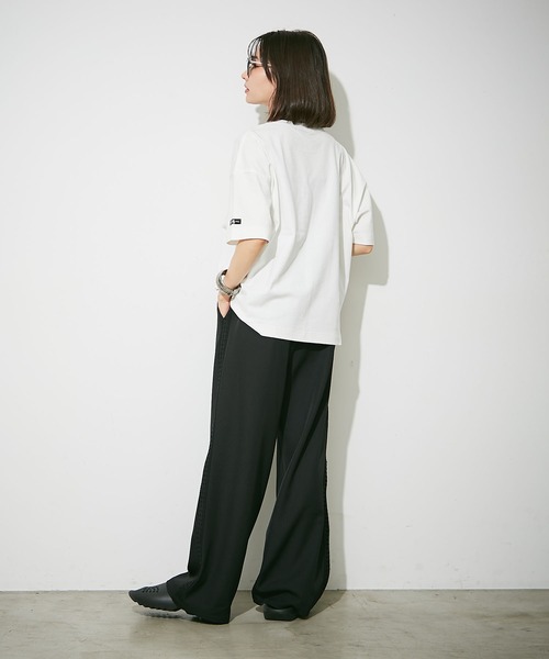 NUNIFE（ユニフィー）の「【NUNIFE/WEB限定】箔プリントBIGT（Tシャツ/カットソー・レディース・アイボリー/スミクロ/オフホワイト・FREE/SMALL/MEDIUM）」の12枚目の写真