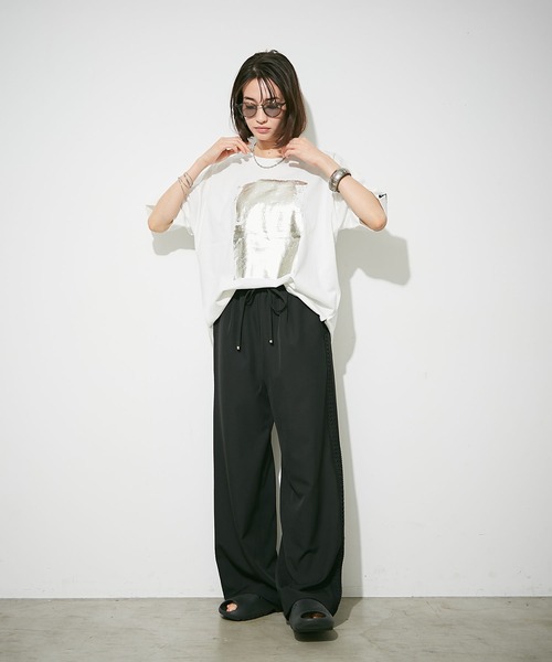 NUNIFE（ユニフィー）の「【NUNIFE/WEB限定】箔プリントBIGT（Tシャツ/カットソー・レディース・アイボリー/スミクロ/オフホワイト・FREE/SMALL/MEDIUM）」の8枚目の写真