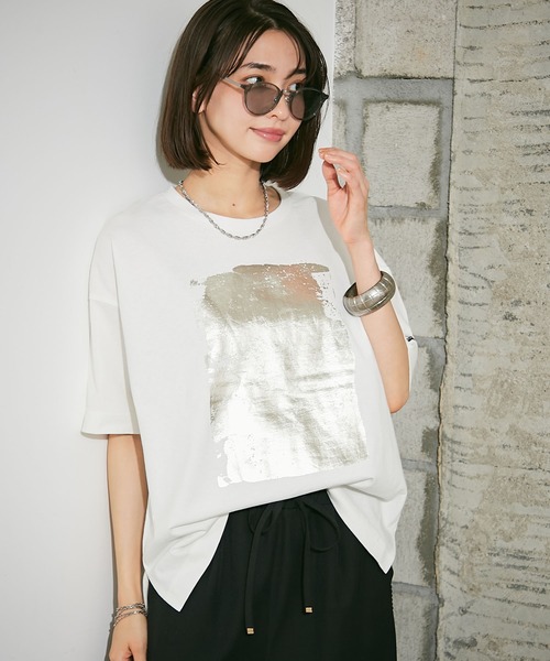 NUNIFE（ユニフィー）の「【NUNIFE/WEB限定】箔プリントBIGT（Tシャツ/カットソー・レディース・アイボリー/スミクロ/オフホワイト・FREE/SMALL/MEDIUM）」の9枚目の写真