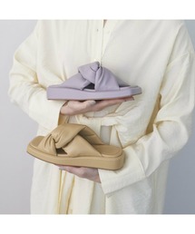 LE VERNIS | LE VERNIS(ル・ベルニ)Volume cross sandals(サンダル)