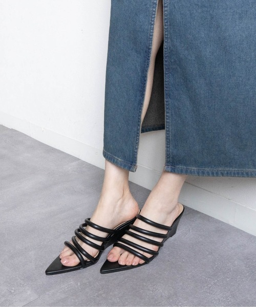 Fabby fabby(ファビィーファビィー)の「ロングノーズストラップウエッジサンダル(サンダル・レディース・ブラック/グリーン/イエロー/シルバー/オフホワイト・LARGE/MEDIUM/SMALL)」の19枚目の写真