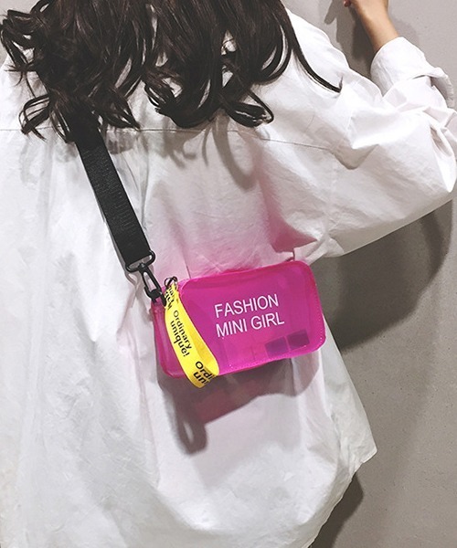 c.u.l（シーユーエル）の「クリアバッグ レタリングデザイン ショルダーバッグ cula1122（ショルダーバッグ・レディース・ピンク/ホワイト/オレンジ/パープル/イエロー/ブルー/ブラック・FREE）」の6枚目の写真