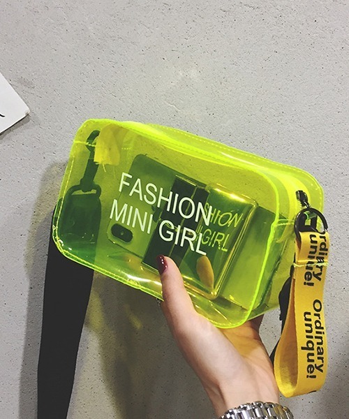 c.u.l（シーユーエル）の「クリアバッグ レタリングデザイン ショルダーバッグ cula1122（ショルダーバッグ・レディース・ピンク/ホワイト/オレンジ/パープル/イエロー/ブルー/ブラック・FREE）」の5枚目の写真