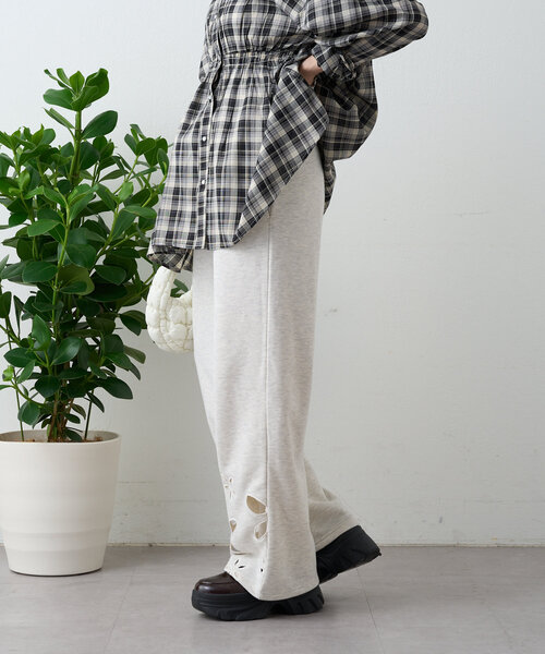 w closet(ダブルクローゼット)の「【2サイズ展開】フラワーアイレットスウェットパンツ(その他パンツ・レディース・グレー/アイボリー・0/1)」の12枚目の写真