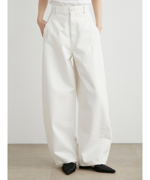 MIESROHE(ミースロエ)の「バルーン構築デニムパンツ(デニムパンツ・レディース・ホワイト/ライトブルー/グレー・1/0)」の8枚目の写真