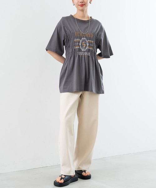 SABUROKU(サブロク)の「【SABUROKU】 今季の マストアイテム フロント シャーリング Tシャツ が登場!(Tシャツ/カットソー・レディース・ホワイト/チャコールグレー・M)」の3枚目の写真
