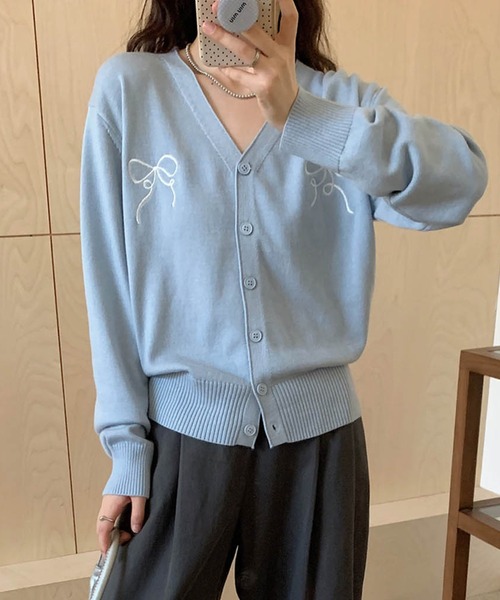 aimoha(アイモハ)の「【aimoha】リボン刺繍Vネックニットカーディガン(カーディガン/ボレロ・レディース・ライトベージュ/チョコ/ネイビー/ライトグレー/ブルー/グレー・FREE)」の6枚目の写真