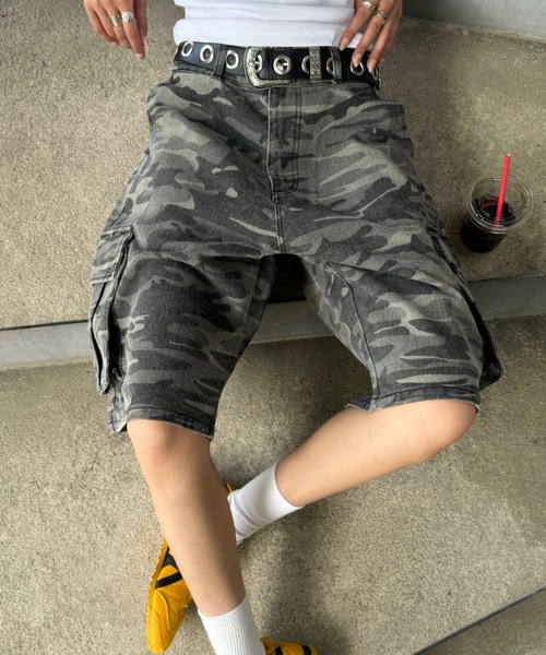 INTER FACTORY(インターファクトリー)の「SARA - カーゴハーフパンツ made in INTER FACTORY(その他パンツ・レディース・インディゴブルー/カモフラージュ・MEDIUM/LARGE)」の1枚目の写真