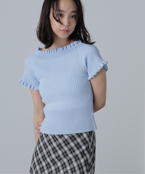 FREE'S MART（フリーズマート）の「◆2WAYオフショルフリルリブ半袖ニット（ニット/セーター・レディース・ブラック/オレンジ/ホワイト/ブラウン/ブルー系その他・FREE）」の4枚目の写真