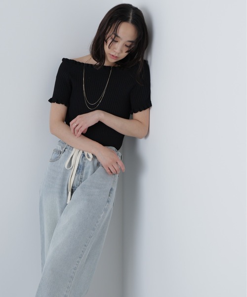 FREE'S MART（フリーズマート）の「◆2WAYオフショルフリルリブ半袖ニット（ニット/セーター・レディース・ブラック/オレンジ/ホワイト/ブラウン/ブルー系その他・FREE）」の2枚目の写真