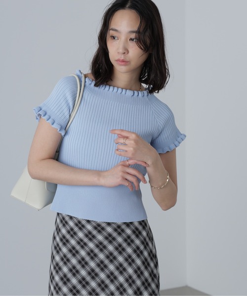 FREE'S MART（フリーズマート）の「◆2WAYオフショルフリルリブ半袖ニット（ニット/セーター・レディース・ブラック/オレンジ/ホワイト/ブラウン/ブルー系その他・FREE）」の6枚目の写真