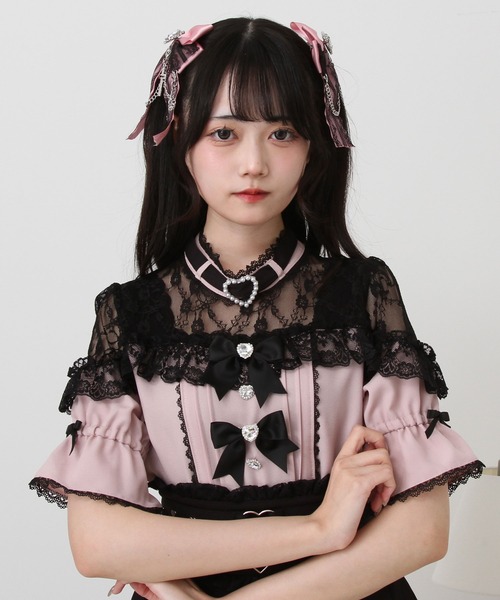 DearMyLove（ディアマイラブ）の「ハートビジューリボンオフショル風レースブラウス（シャツ/ブラウス・レディース・ブラック/ベビーピンク/ホワイト×ブラック/ホワイト×ピンク・3L/LL/LARGE/MEDIUM）」の4枚目の写真