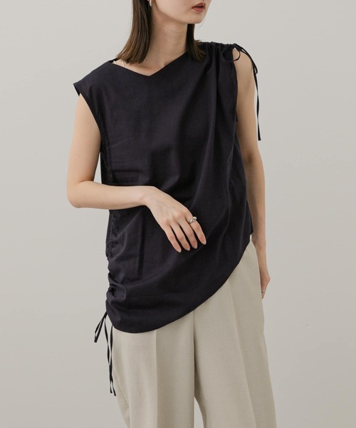 SENSE OF PLACE by URBAN RESEARCH（センスオブプレイスバイアーバンリサーチ）の「アシンメトリーシャーリングトップ（シャツ/ブラウス・レディース・ベージュ/アイボリー/ネイビー・ONE）」の3枚目の写真