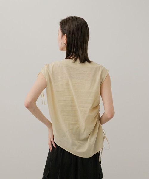 SENSE OF PLACE by URBAN RESEARCH（センスオブプレイスバイアーバンリサーチ）の「アシンメトリーシャーリングトップ（シャツ/ブラウス・レディース・ベージュ/アイボリー/ネイビー・ONE）」の4枚目の写真