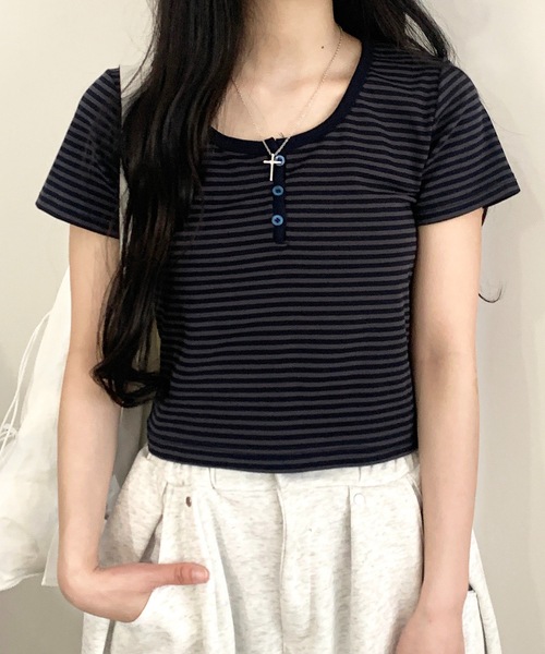 SHEPP（シープ）の「【新色追加】コンパクト ボーダーヘンリーネックTシャツ スタイルアップ 半袖トップス（Tシャツ/カットソー・レディース・グレー/ライトグレー・M）」の5枚目の写真