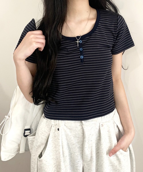 SHEPP（シープ）の「【新色追加】コンパクト ボーダーヘンリーネックTシャツ スタイルアップ 半袖トップス（Tシャツ/カットソー・レディース・グレー/ライトグレー・M）」の10枚目の写真