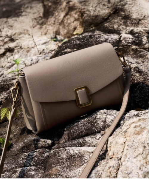 NiiNa（ニーナ）の「【 NiiNa / ニーナ 】高品質牛革 2wayワンハンドルスクエアフォルムショルダーバッグ（ショルダーバッグ・レディース・ホワイト/ブラウン/ダークブラウン/グリーン/ブラック/グレイッシュベージュ/カーキ・FREE）」の15枚目の写真