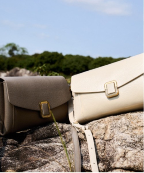 NiiNa（ニーナ）の「【 NiiNa / ニーナ 】高品質牛革 2wayワンハンドルスクエアフォルムショルダーバッグ（ショルダーバッグ・レディース・ホワイト/ブラウン/ダークブラウン/グリーン/ブラック/グレイッシュベージュ/カーキ・FREE）」の16枚目の写真