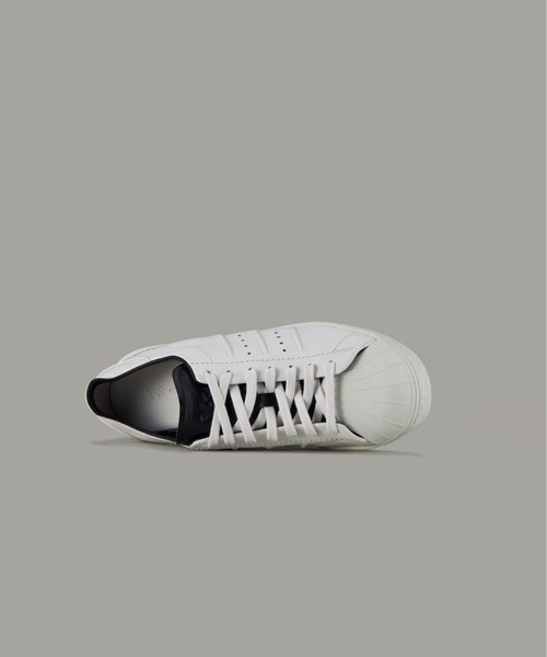 Y-3（ワイスリー）の「Y-3 SUPERSTAR（スニーカー・メンズ・グレー系その他・27.0cm/26.5cm/26.0cm/25.5cm/28.5cm/28.0cm/27.5cm/22.5cm/23.0cm/23.5cm/24.0cm/24.5cm/25.0cm/29.0cm/29.5cm）」の4枚目の写真