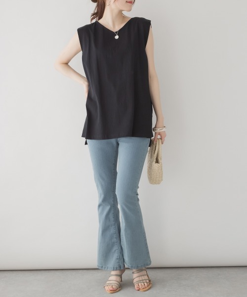 RCD(アールシーディー)の「肩タックノースリーブ(Tシャツ/カットソー・レディース・ブラック/グレイッシュベージュ/オフホワイト/チャコールグレー・M-L/LL~3L/4L~5L)」の8枚目の写真