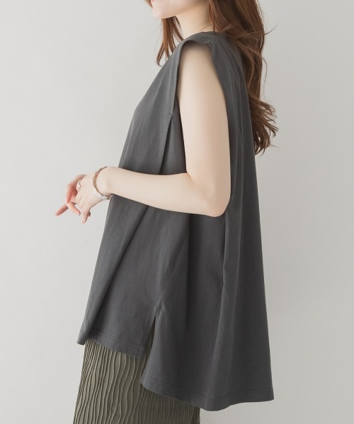 RCD(アールシーディー)の「肩タックノースリーブ(Tシャツ/カットソー・レディース・ブラック/グレイッシュベージュ/オフホワイト/チャコールグレー・M-L/LL~3L/4L~5L)」の9枚目の写真