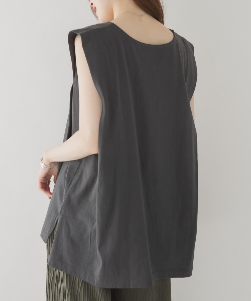 RCD(アールシーディー)の「肩タックノースリーブ(Tシャツ/カットソー・レディース・ブラック/グレイッシュベージュ/オフホワイト/チャコールグレー・M-L/LL~3L/4L~5L)」の10枚目の写真