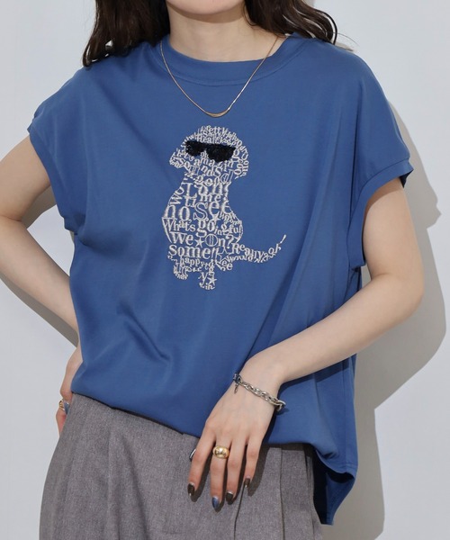 EGLANTINE(エグランティーヌ)の「EGLANTINE 犬デザイン刺繍 フレンチスリーブカットソー(Tシャツ/カットソー・レディース・ホワイト×ブラック/オフホワイト/ブラック/ブルー・40)」の4枚目の写真