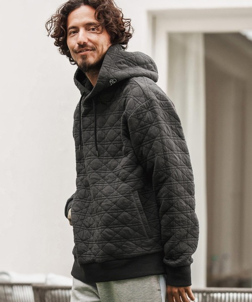 1minute 1second（ワンミニットワンセカンド）の「mpa3852-quilted side zip hoody with heart patch サイドジップパーカー（パーカー・メンズ・ブラック/チャコール・S/M/L/XL）」の3枚目の写真