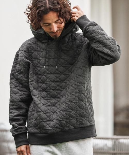 1minute 1second（ワンミニットワンセカンド）の「mpa3852-quilted side zip hoody with heart patch サイドジップパーカー（パーカー・メンズ・ブラック/チャコール・S/M/L/XL）」の4枚目の写真