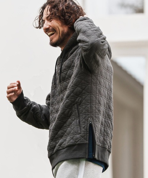 1minute 1second（ワンミニットワンセカンド）の「mpa3852-quilted side zip hoody with heart patch サイドジップパーカー（パーカー・メンズ・ブラック/チャコール・S/M/L/XL）」の6枚目の写真