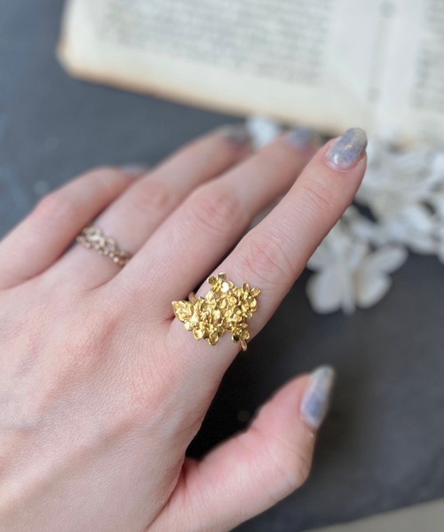 m.soeur（エムスール）の「アジサイのリング（リング・レディース・シルバー/ゴールド・FREE）」の2枚目の写真