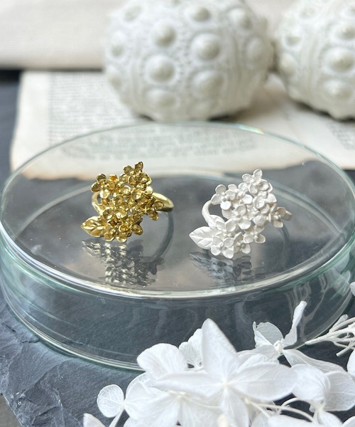 m.soeur（エムスール）の「アジサイのリング（リング・レディース・シルバー/ゴールド・FREE）」の3枚目の写真