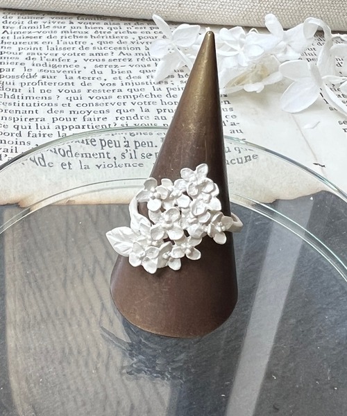 m.soeur（エムスール）の「アジサイのリング（リング・レディース・シルバー/ゴールド・FREE）」の6枚目の写真