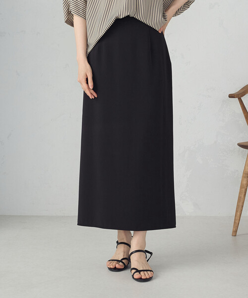 COMME CA ISM（コムサイズム）の「ポリエステルツイル ナロースカート（スカート・レディース・ブラック/グレイッシュベージュ・MEDIUM/LARGE）」の2枚目の写真