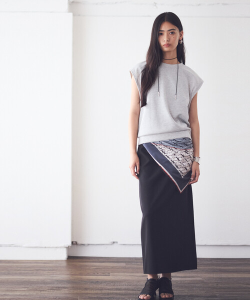 COMME CA ISM（コムサイズム）の「ポリエステルツイル ナロースカート（スカート・レディース・ブラック/グレイッシュベージュ・MEDIUM/LARGE）」の4枚目の写真