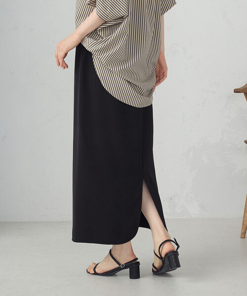 COMME CA ISM（コムサイズム）の「ポリエステルツイル ナロースカート（スカート・レディース・ブラック/グレイッシュベージュ・MEDIUM/LARGE）」の12枚目の写真