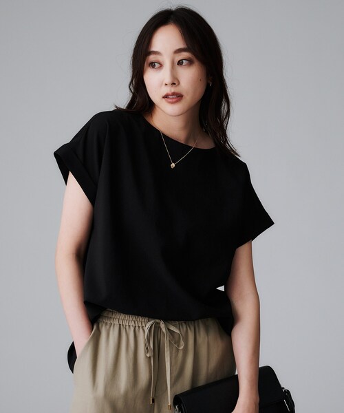 UNTITLED（アンタイトル）の「【セットアップ可/はっ水/通勤】リラククール 半袖ブラウス（シャツ/ブラウス・レディース・ブラック/ブラウン系/チャコールグレー・50/48/46/44/04/03/02/01/00）」の5枚目の写真