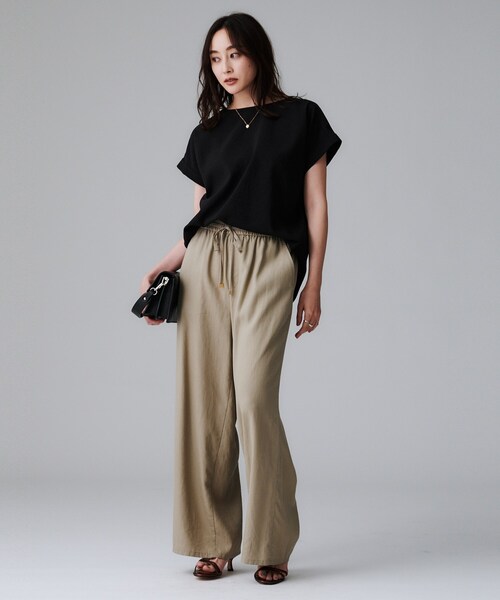 UNTITLED（アンタイトル）の「【セットアップ可/はっ水/通勤】リラククール 半袖ブラウス（シャツ/ブラウス・レディース・ブラック/ブラウン系/チャコールグレー・50/48/46/44/04/03/02/01/00）」の8枚目の写真