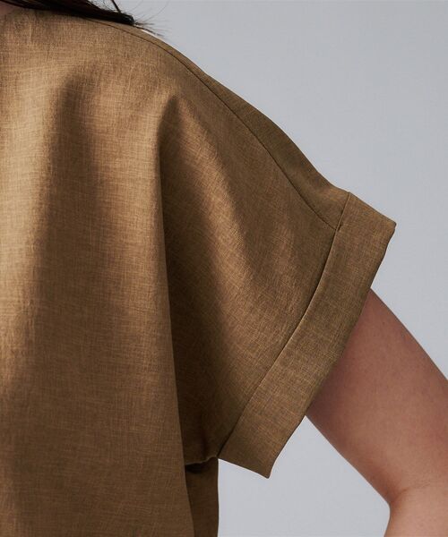 UNTITLED（アンタイトル）の「【セットアップ可/はっ水/通勤】リラククール 半袖ブラウス（シャツ/ブラウス・レディース・ブラック/ブラウン系/チャコールグレー・50/48/46/44/04/03/02/01/00）」の22枚目の写真