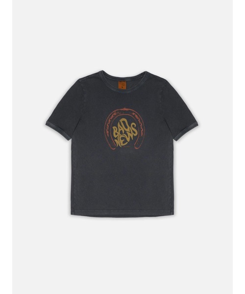 Nudie Jeans(ヌーディージーンズ)の「Nudie Jeans/ヌーディージーンズ Ricky Bad News T-Shirt / Tシャツ / Antracite(Tシャツ/カットソー・メンズ・ブラック系その他・XL/L/M/S)」の1枚目の写真