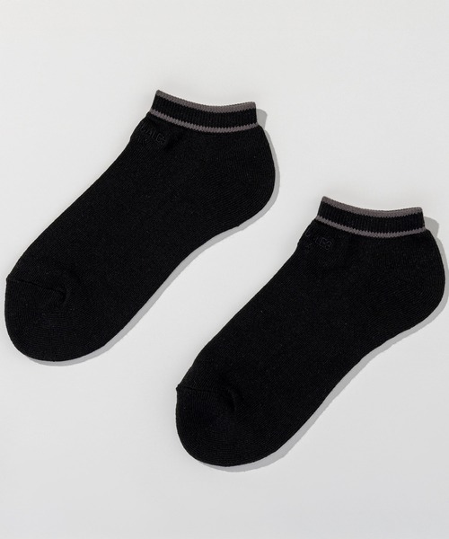 値下げ1PIU1UGUALE3 ウノピゥウノウグァーレトレ ソックス靴下黒 1PIU1UGUALE3 RELAX ウノピゥウノウグァーレトレ ロゴパイル