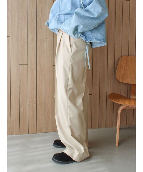 Ungrid（アングリッド）の「ウエストリメイクタックカーブパンツ（その他パンツ・レディース・グレー/ベージュ・SMALL/MEDIUM）」の6枚目の写真