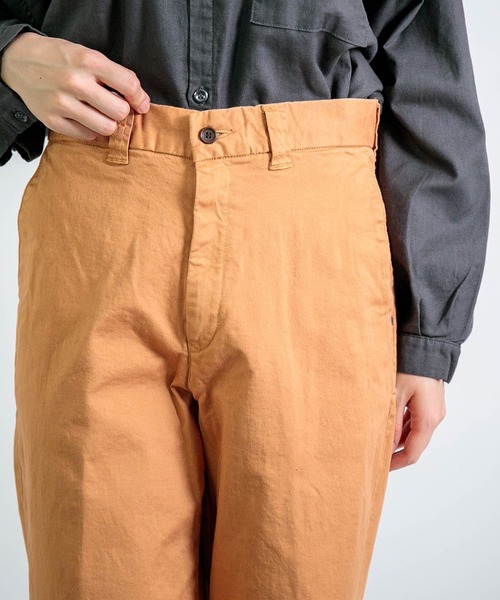 D.M.G.（ドミンゴ）の「[D.M.G. / ディーエムジー] ロイカチノストレッチ ストレートチノパンツ（チノパンツ・レディース・コーラル・M/SS/L/S）」の6枚目の写真