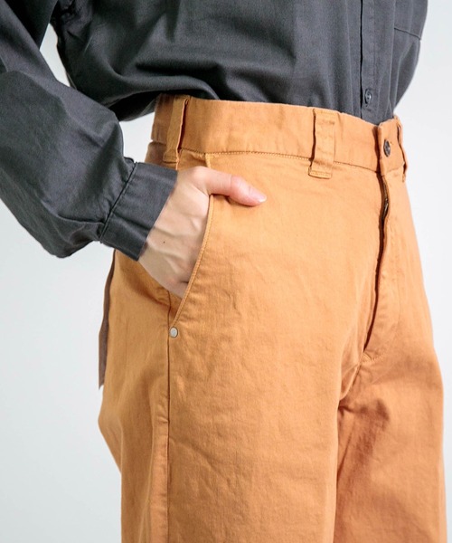D.M.G.（ドミンゴ）の「[D.M.G. / ディーエムジー] ロイカチノストレッチ ストレートチノパンツ（チノパンツ・レディース・コーラル・M/SS/L/S）」の7枚目の写真